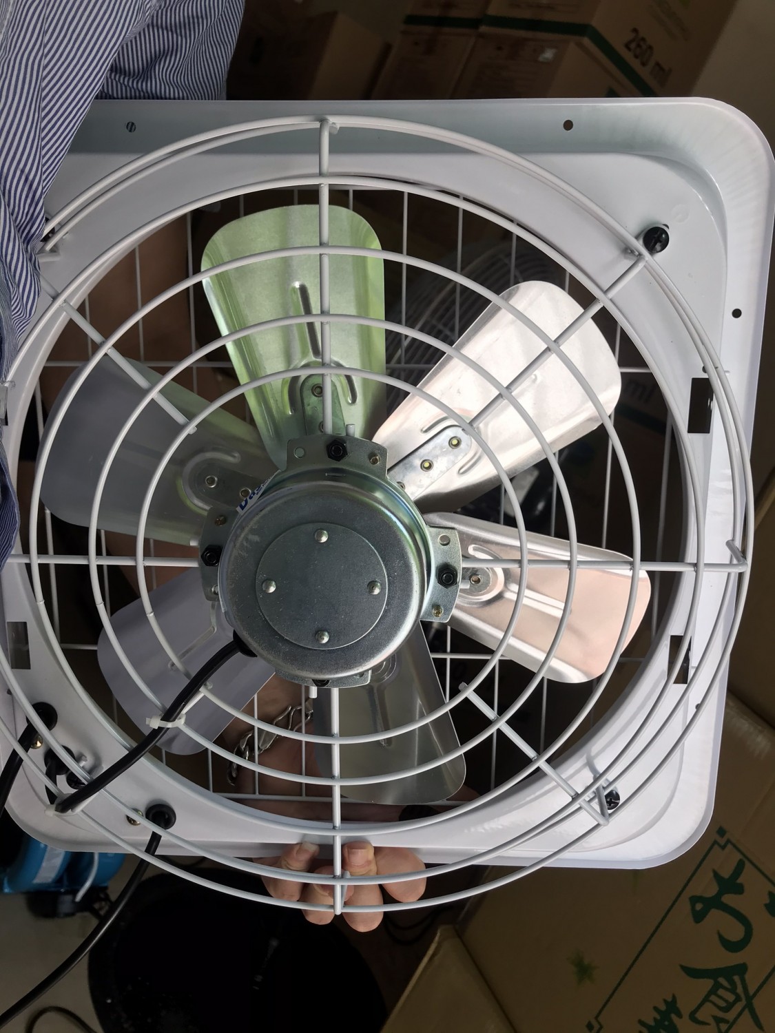 z2615718694290_8573eb33030cf0494365ad2324e3c53a-1 Quạt thông gió đảo chiều
