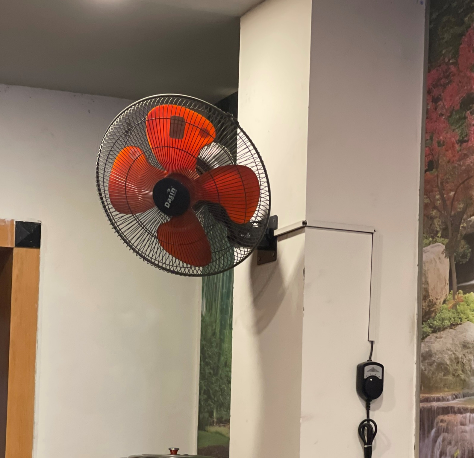 Quạt treo tường Dasin