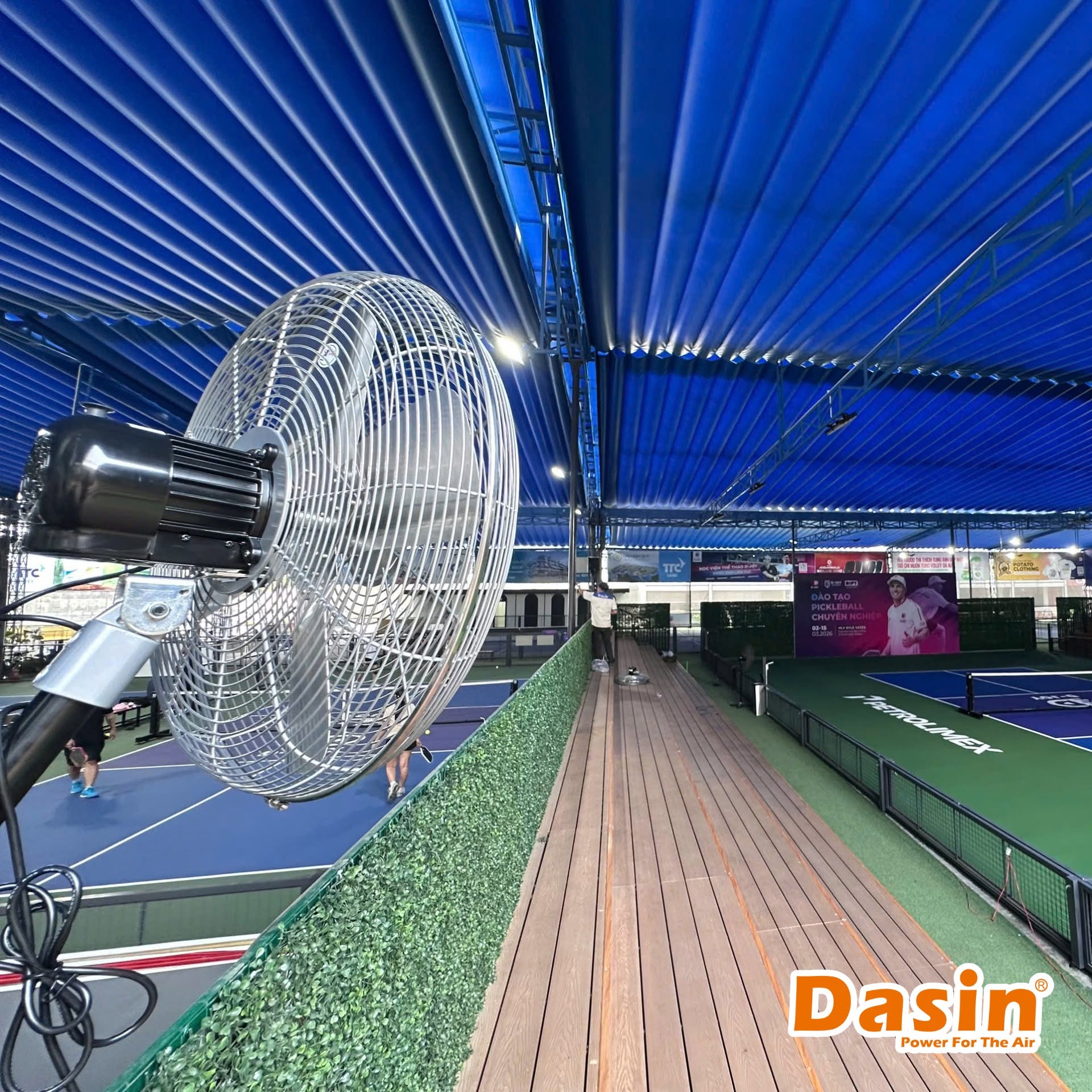 quạt treo tường daisn 